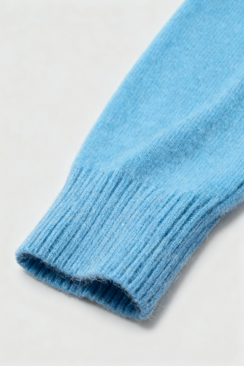 Cashmere V-Neck Sweater | Seamless, Slim Fit